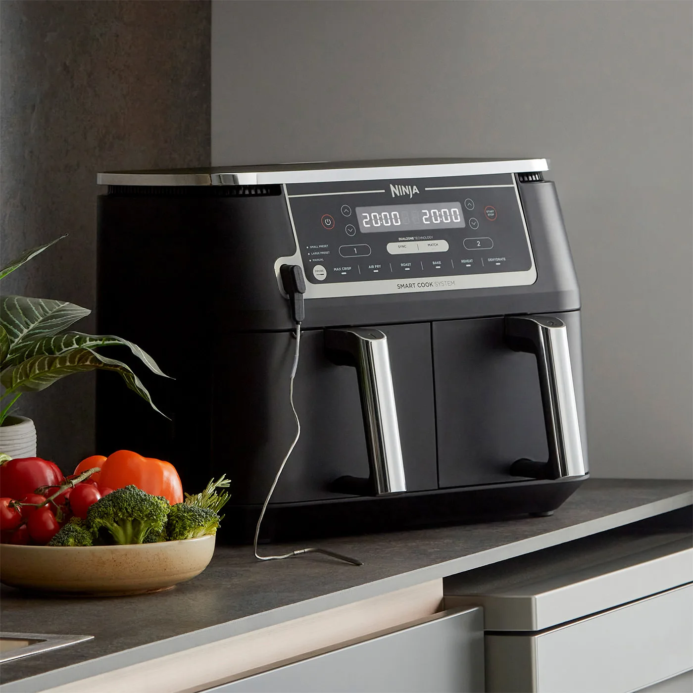 Ninja-AF451UK-KitchenCounter-UI-CloseUp-FreshVegetables_copy