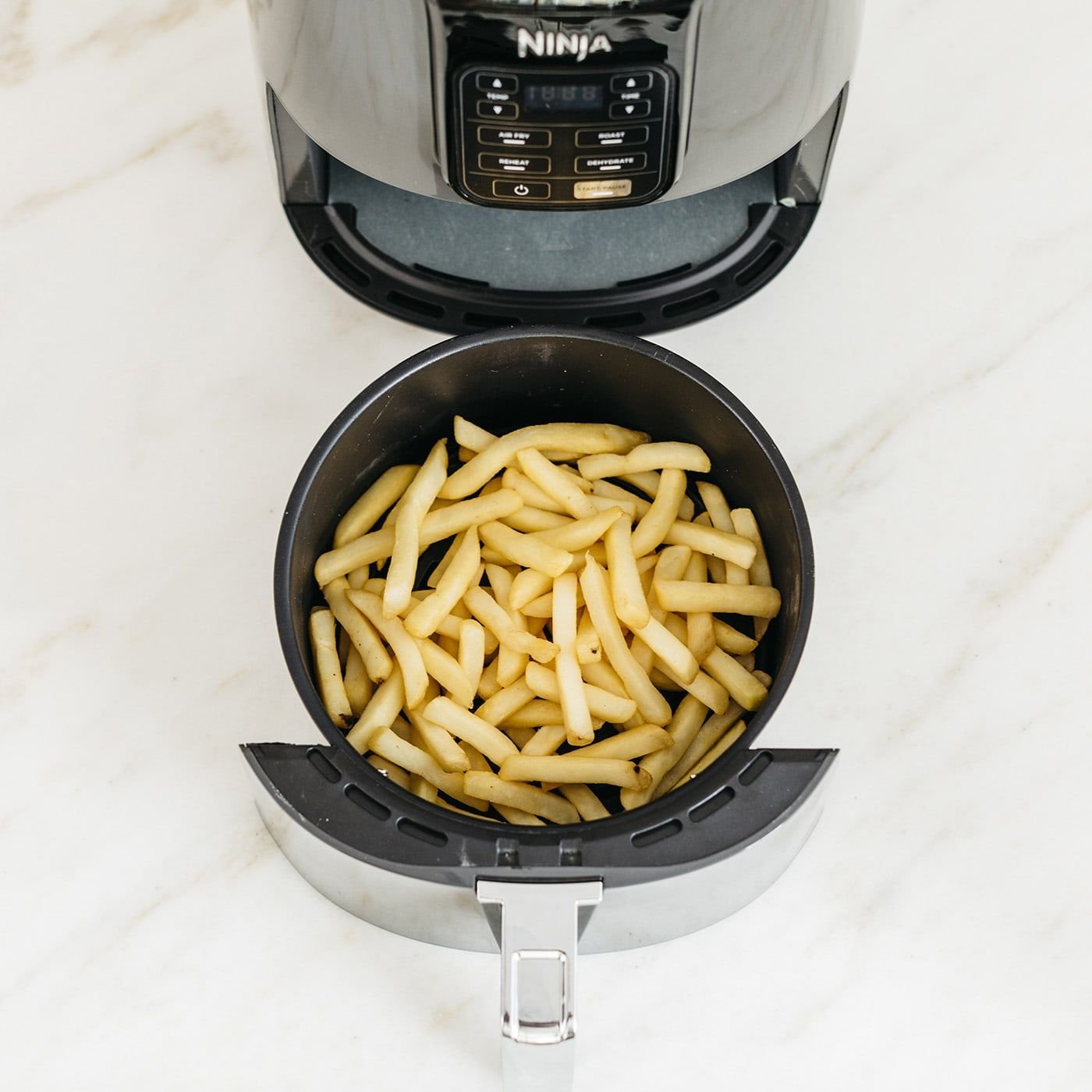 Ninja-Air-Fryer-AF100UK-chips-basket2-SQ_o1z3sk