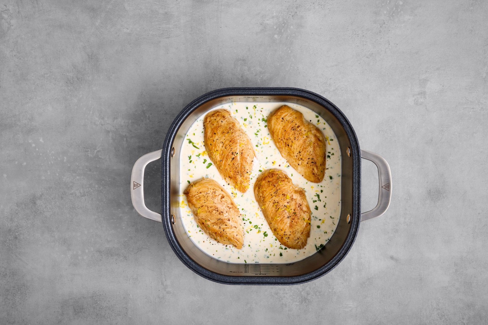 R_MC1101EU_InUse_Capacity_ChickenBreasts_Kitchen