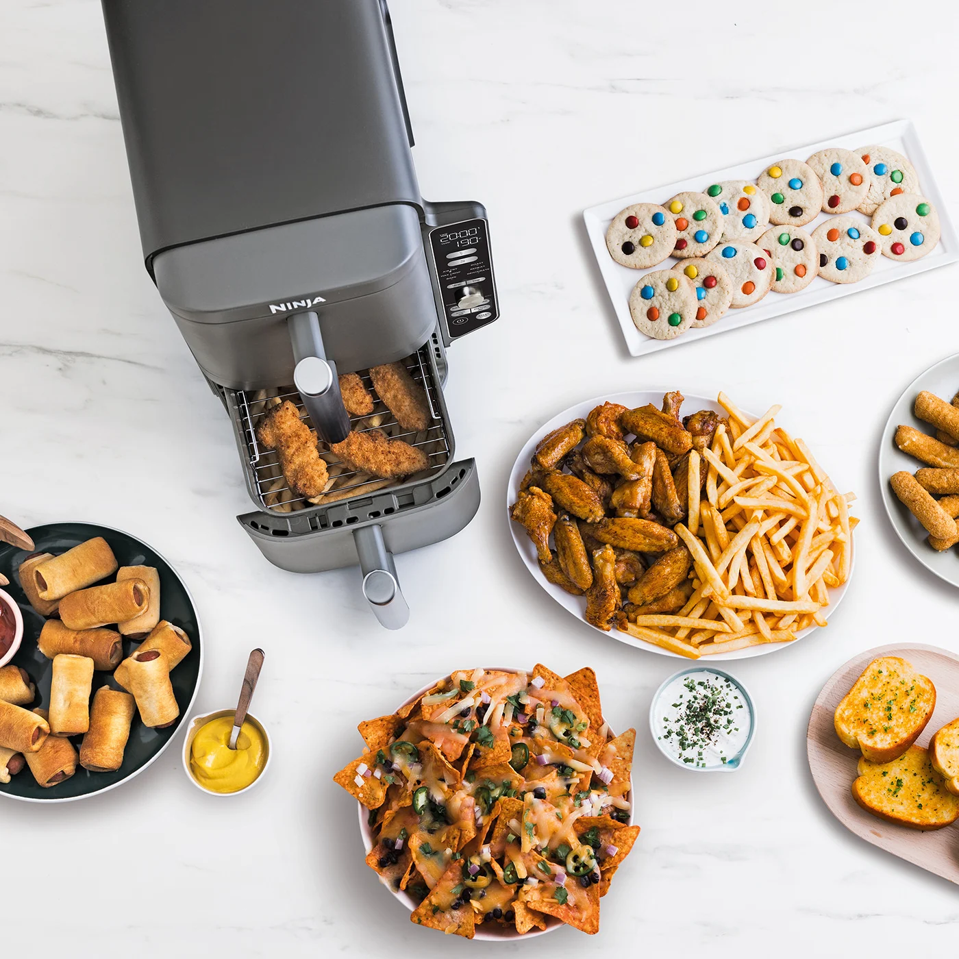 Shark-SL400UK-InUse-Kitchen-OnCounteShark-OveSharkhead-FoodPlates